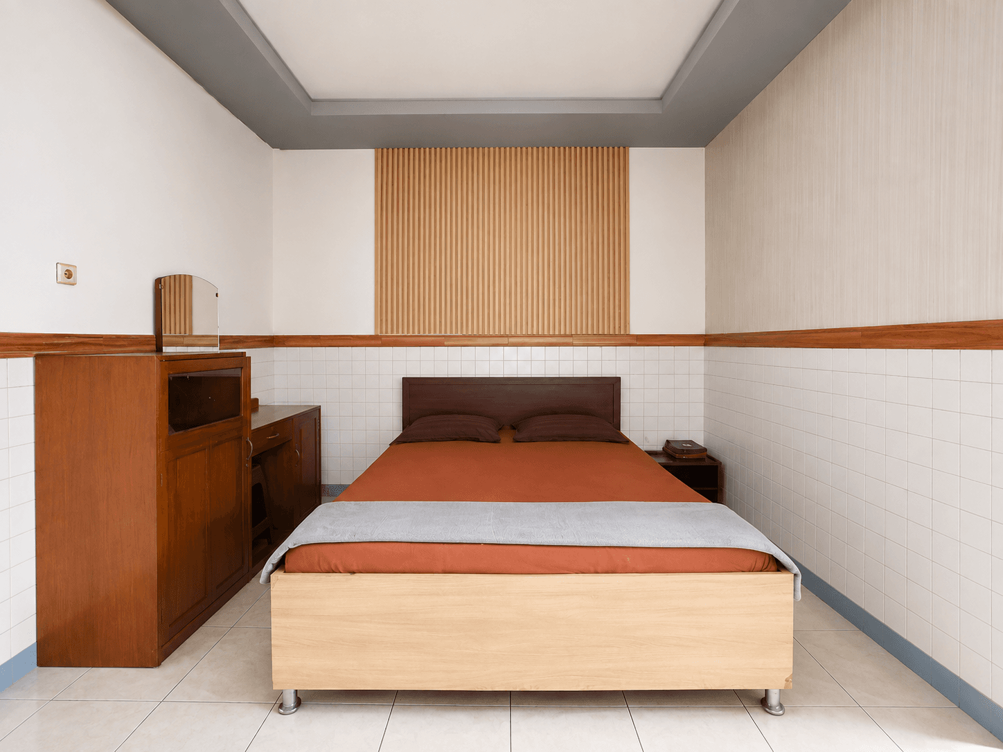 Foto Kamar Deluxe A — Hotel Dewi